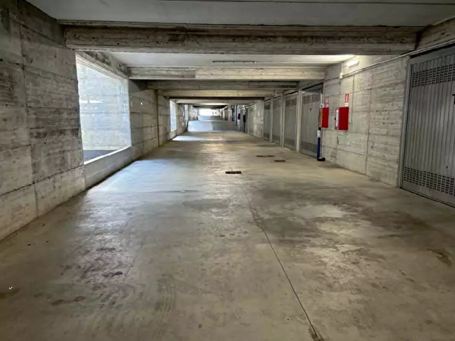 Immagine 3 di Garage in vendita  in Via Giacinto Giordano  a Chieri