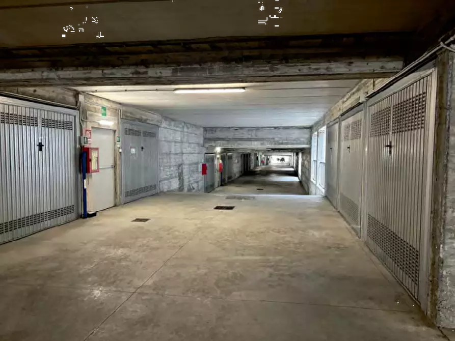 Immagine 4 di Garage in vendita  in Via Giacinto Giordano  a Chieri