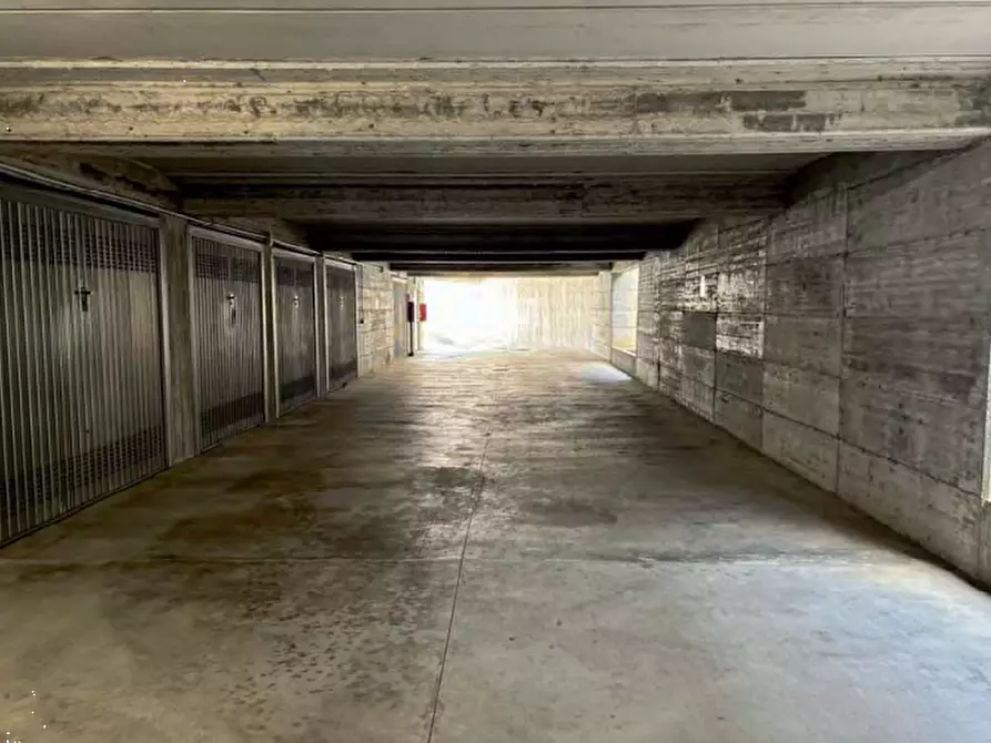 Immagine 5 di Garage in vendita  in Via Giacinto Giordano  a Chieri