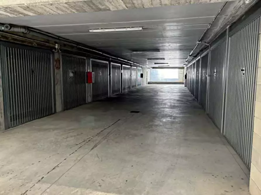 Immagine 1 di Garage in vendita  in Via Giacinto Giordano  a Chieri
