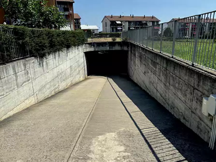 Immagine 4 di Garage in vendita  in Via Giacinto Giordano a Chieri