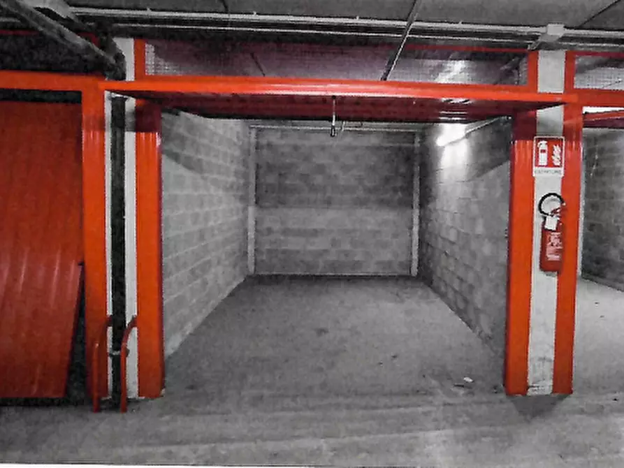 Immagine 1 di Garage in vendita  in Via Carlo Imbonati a Milano