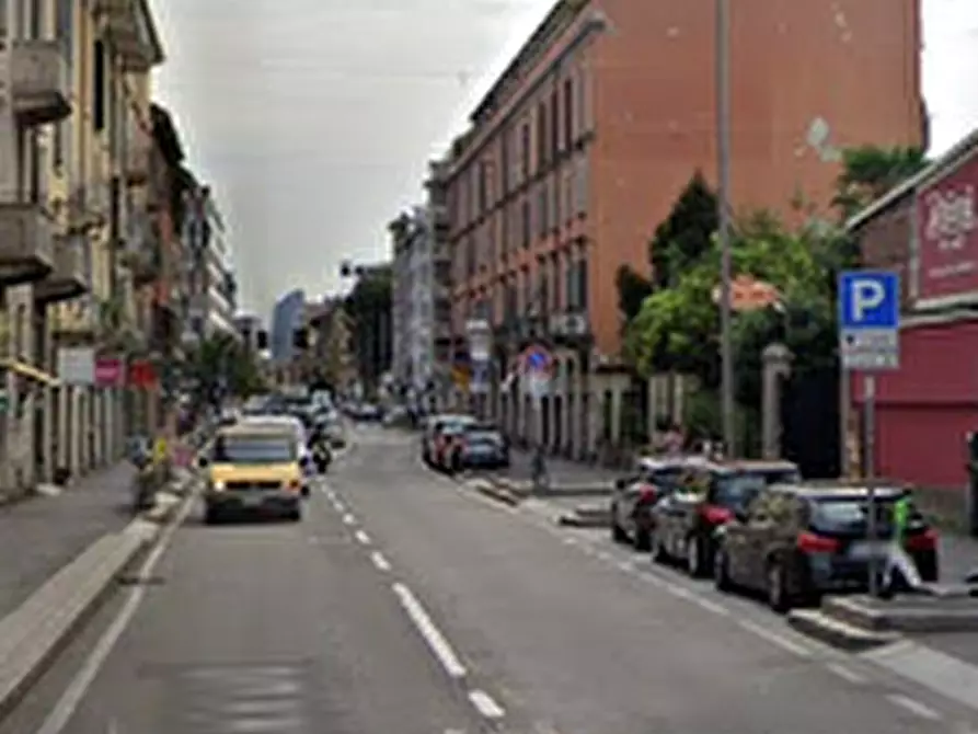 Immagine 3 di Garage in vendita  in Via Carlo Imbonati a Milano