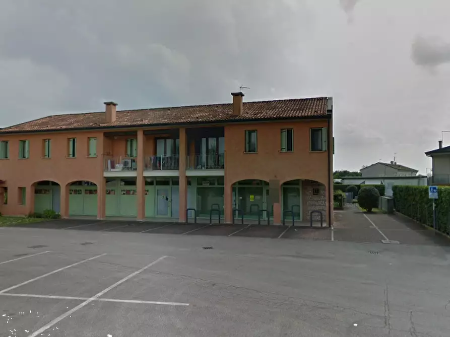 Immagine 2 di Negozio in vendita  in Piazza Vittorio Veneto a Breda Di Piave