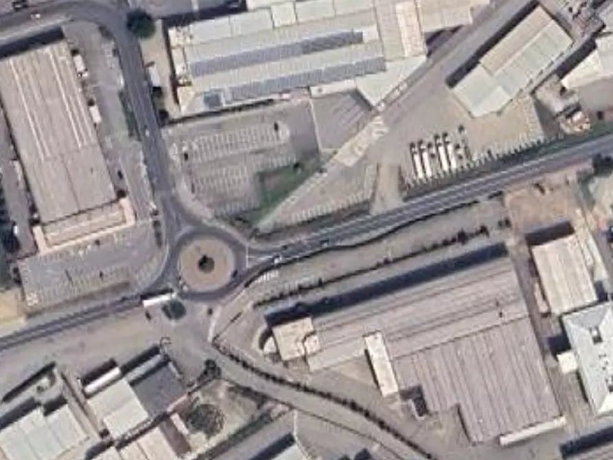 Immagine 13 di Negozio in vendita  in Via Statale a Santa Vittoria D'alba