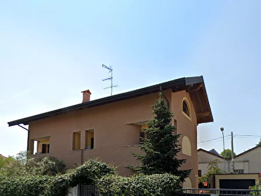 Immagine 2 di Villa in vendita  in Via Damiano Chiesa a Nerviano