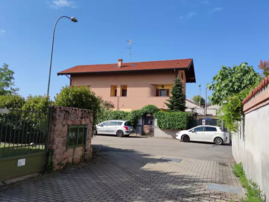 Immagine 1 di Villa in vendita  in Via Damiano Chiesa a Nerviano