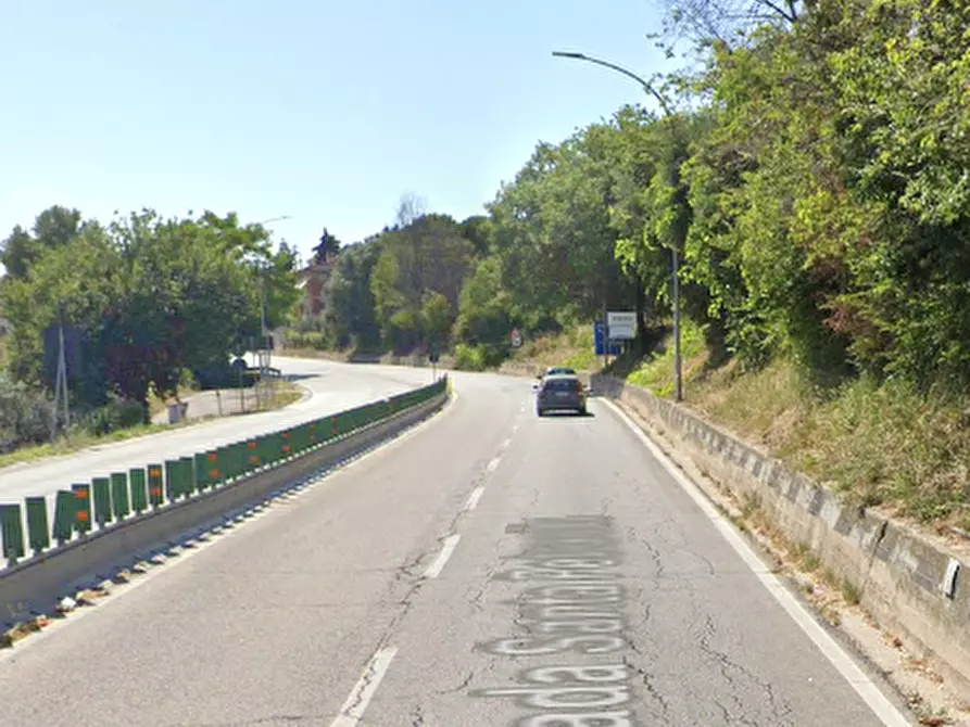 Immagine 12 di Laboratorio in vendita  in Via Contrada Santa Petronilla a Fermo