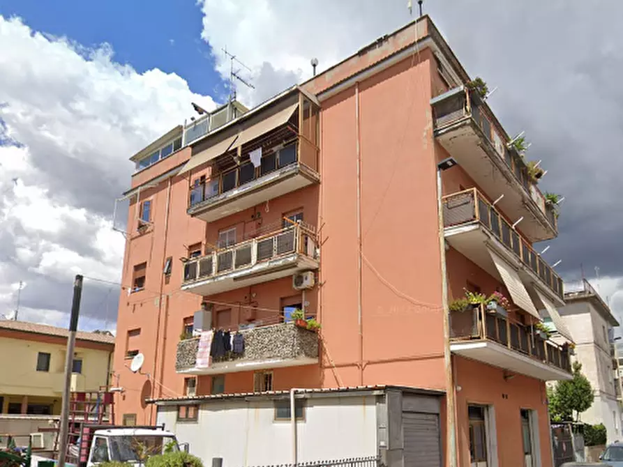 Immagine 1 di Appartamento in vendita  in Via Giulio Cesare a Aprilia