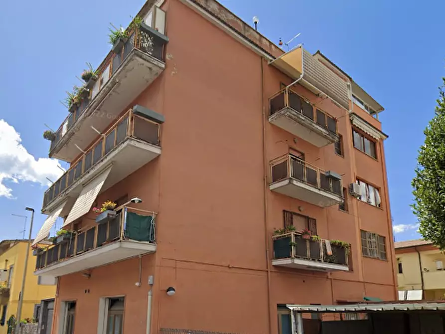 Immagine 3 di Appartamento in vendita  in Via Giulio Cesare a Aprilia