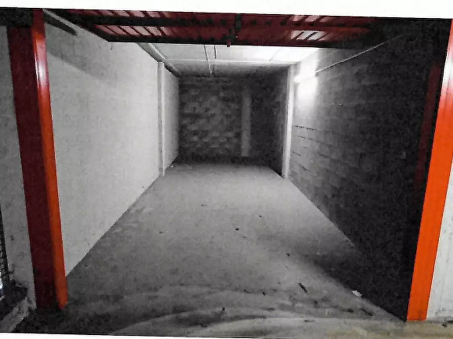 Immagine 1 di Garage in vendita  in Via Carlo Imbonati a Milano