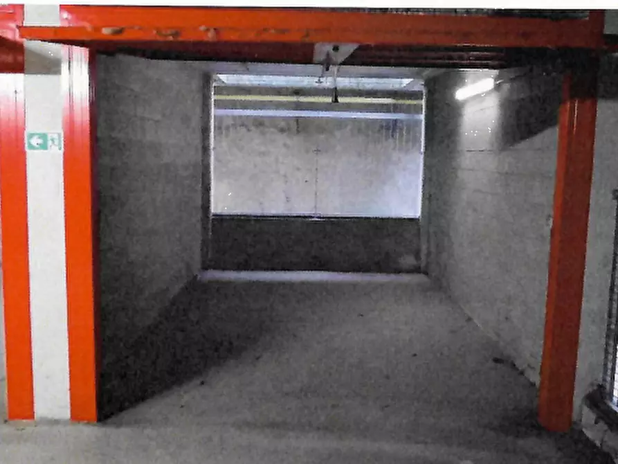 Immagine 2 di Garage in vendita  in Via Carlo Imbonati a Milano