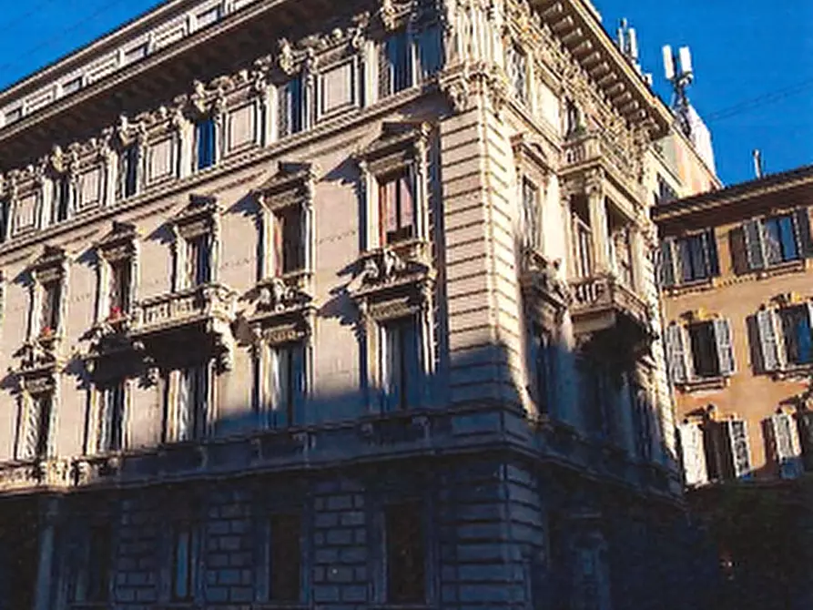Immagine 5 di Appartamento in vendita  in Via Giosuè Carducci a Milano