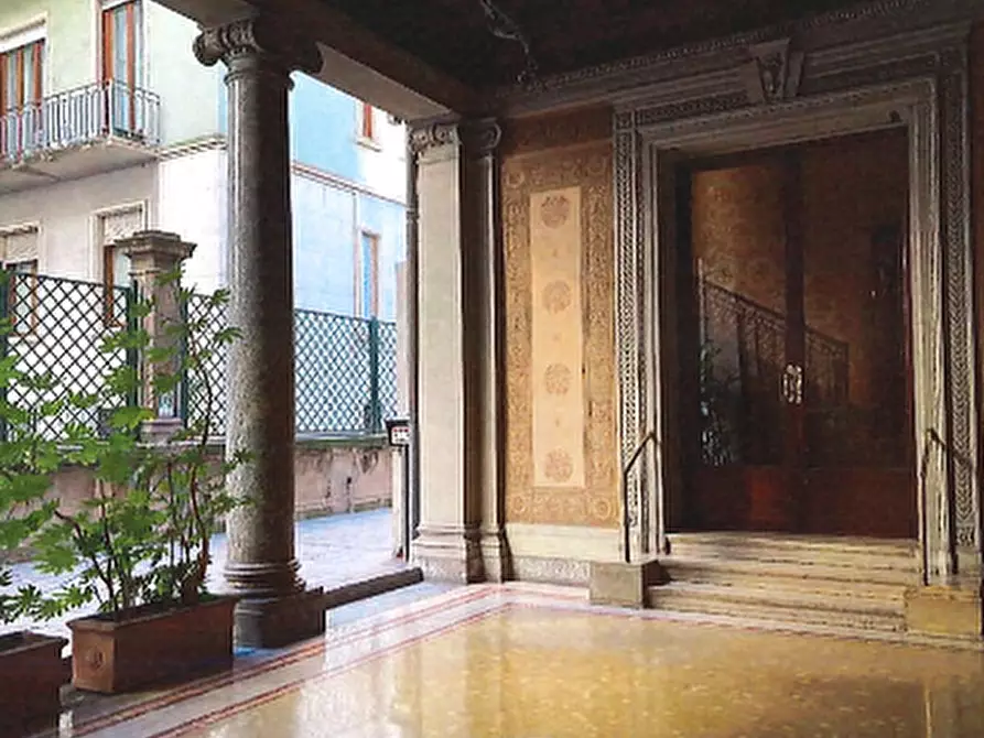 Immagine 13 di Appartamento in vendita  in Via Giosuè Carducci a Milano