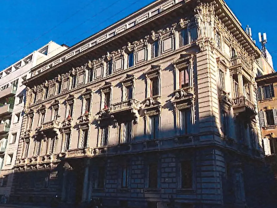 Immagine 15 di Appartamento in vendita  in Via Giosuè Carducci a Milano