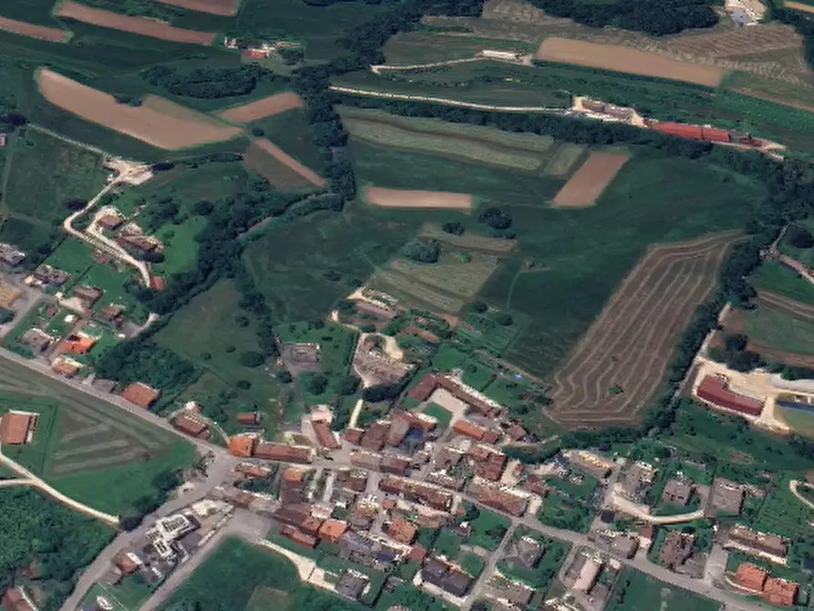 Immagine 2 di Garage in vendita  in Via Giamosa a Belluno