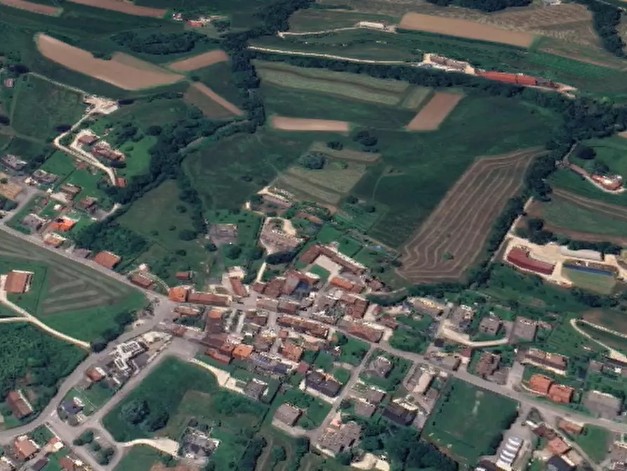 Immagine 6 di Garage in vendita  in Via Giamosa a Belluno