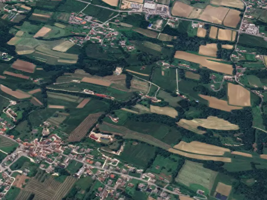 Immagine 7 di Garage in vendita  in Via Giamosa a Belluno