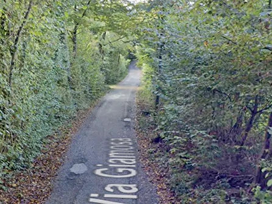 Immagine 3 di Garage in vendita  in Via Giamosa a Belluno