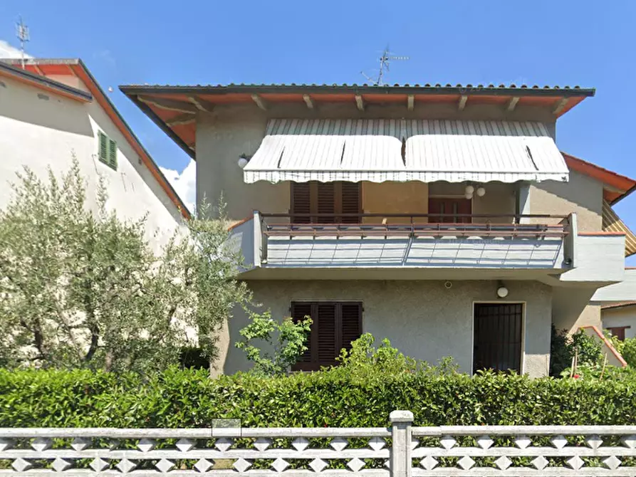 Immagine 1 di Appartamento in vendita  in Via Montalese a Pistoia