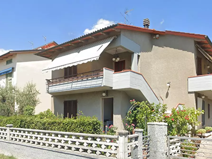 Immagine 10 di Appartamento in vendita  in Via Montalese a Pistoia