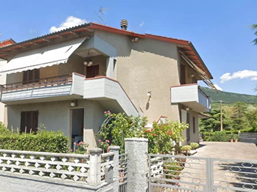 Immagine 1 di Appartamento in vendita  in Via Montalese a Pistoia