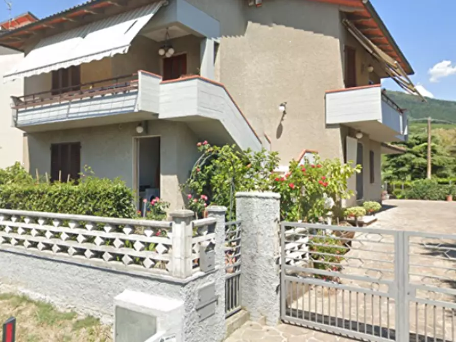 Immagine 11 di Appartamento in vendita  in Via Montalese a Pistoia