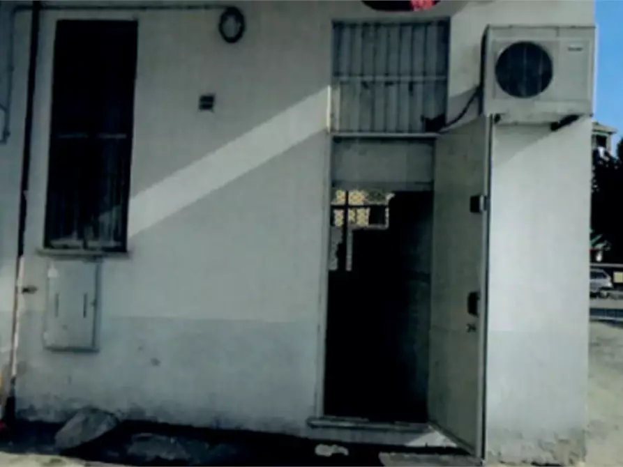 Immagine 1 di Negozio in vendita  in Strada Stupinigi a Moncalieri