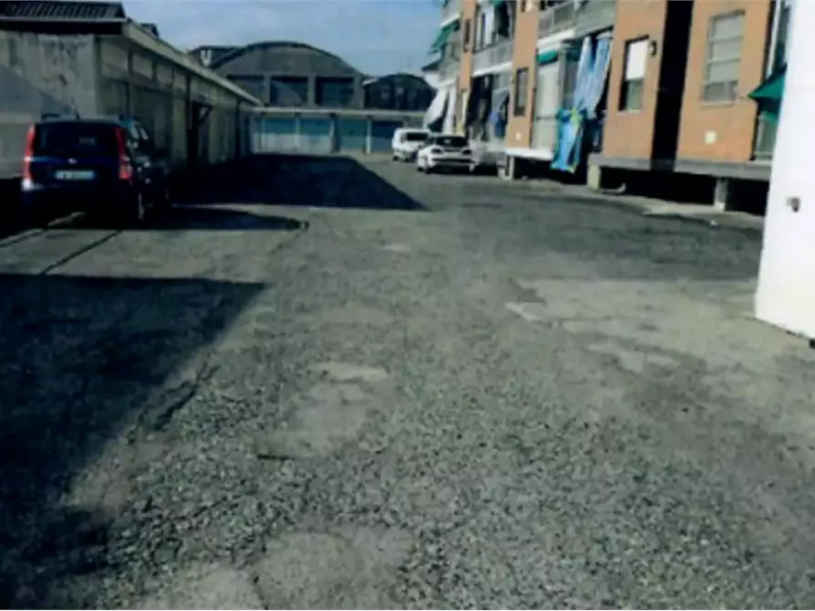 Immagine 2 di Negozio in vendita  in Strada Stupinigi a Moncalieri