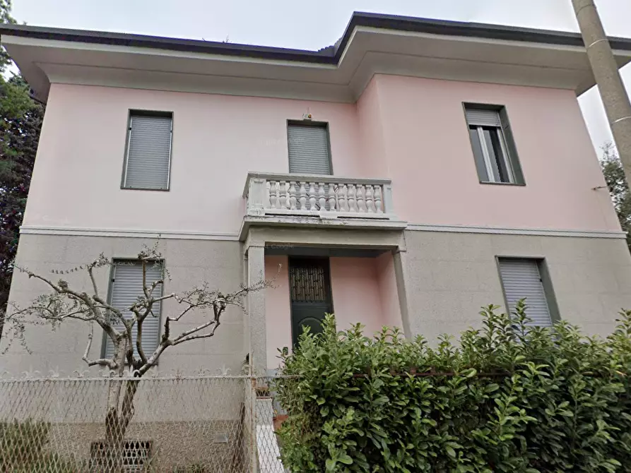 Immagine 1 di Villa in vendita  in via Manzoni a Albiate