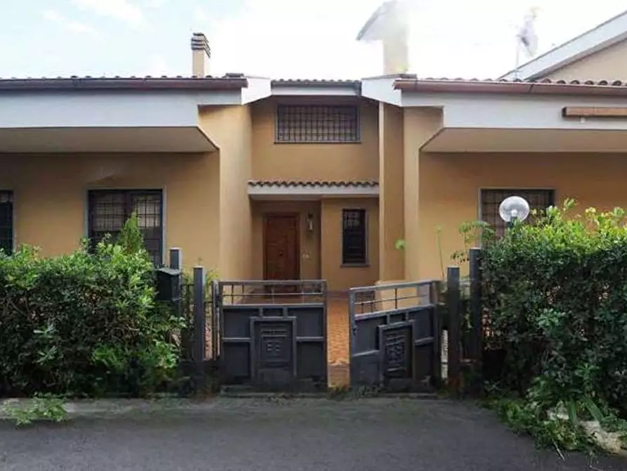 Immagine 2 di Villa in vendita  in Via del Buon Ricovero a Roma