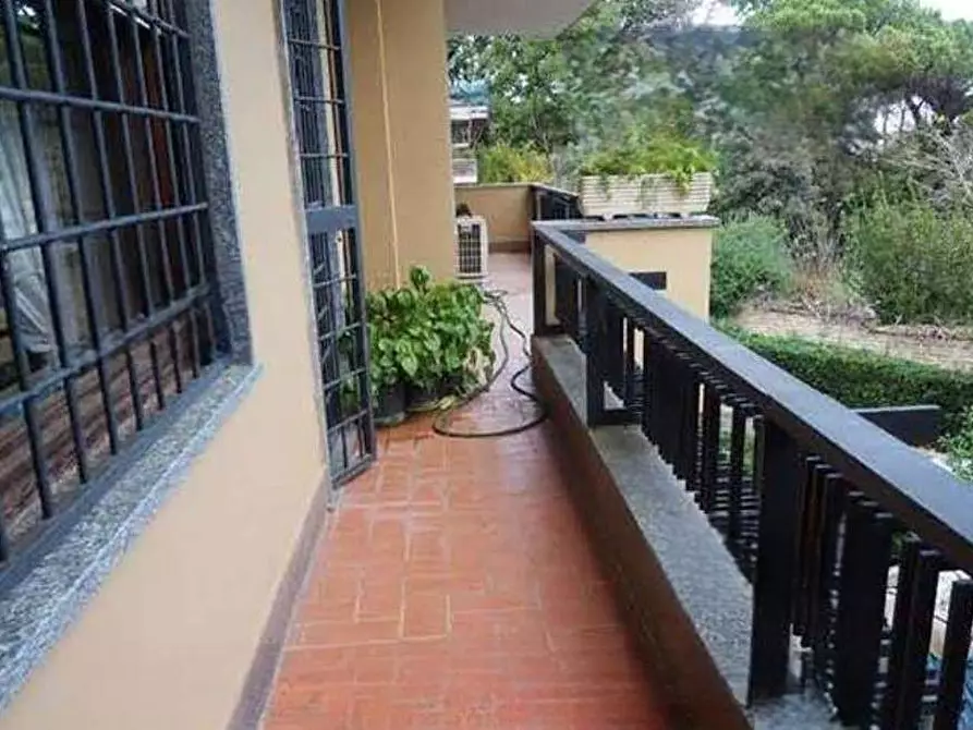 Immagine 4 di Villa in vendita  in Via del Buon Ricovero a Roma
