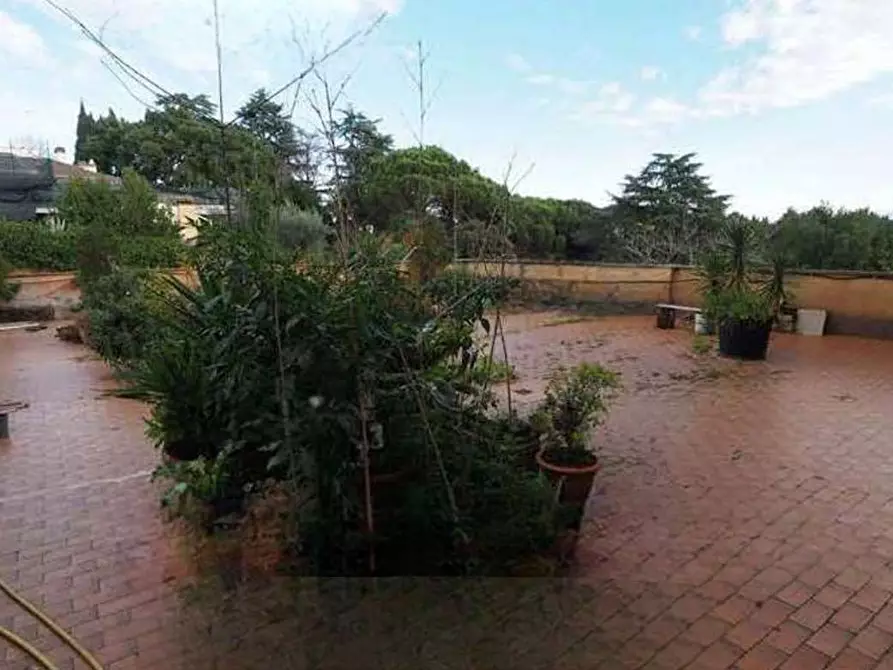 Immagine 3 di Villa in vendita  in Via del Buon Ricovero a Roma