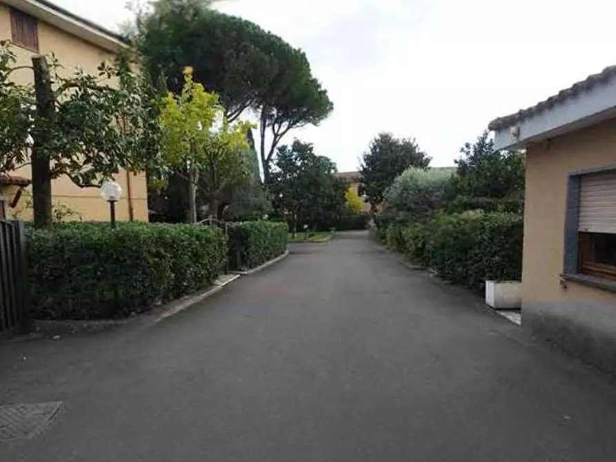 Immagine 5 di Villa in vendita  in Via del Buon Ricovero a Roma