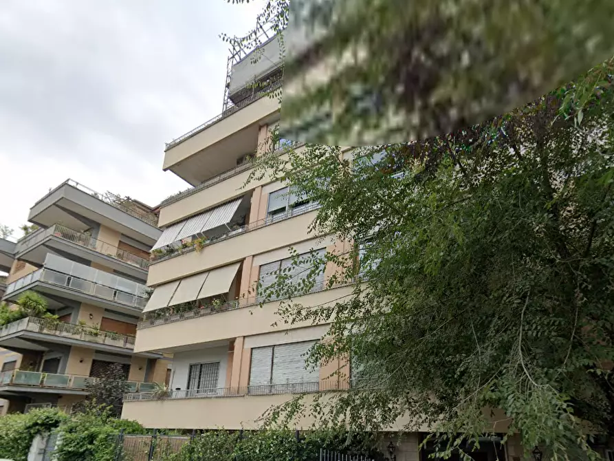 Immagine 2 di Appartamento in vendita  in Via della Camilluccia a Roma