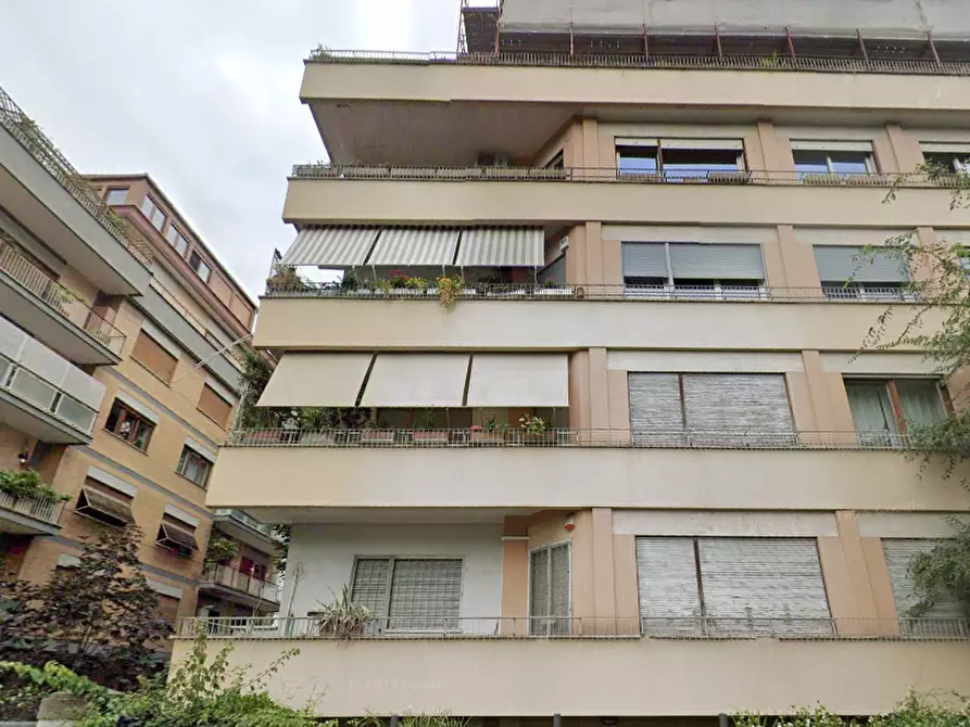 Immagine 5 di Appartamento in vendita  in Via della Camilluccia a Roma