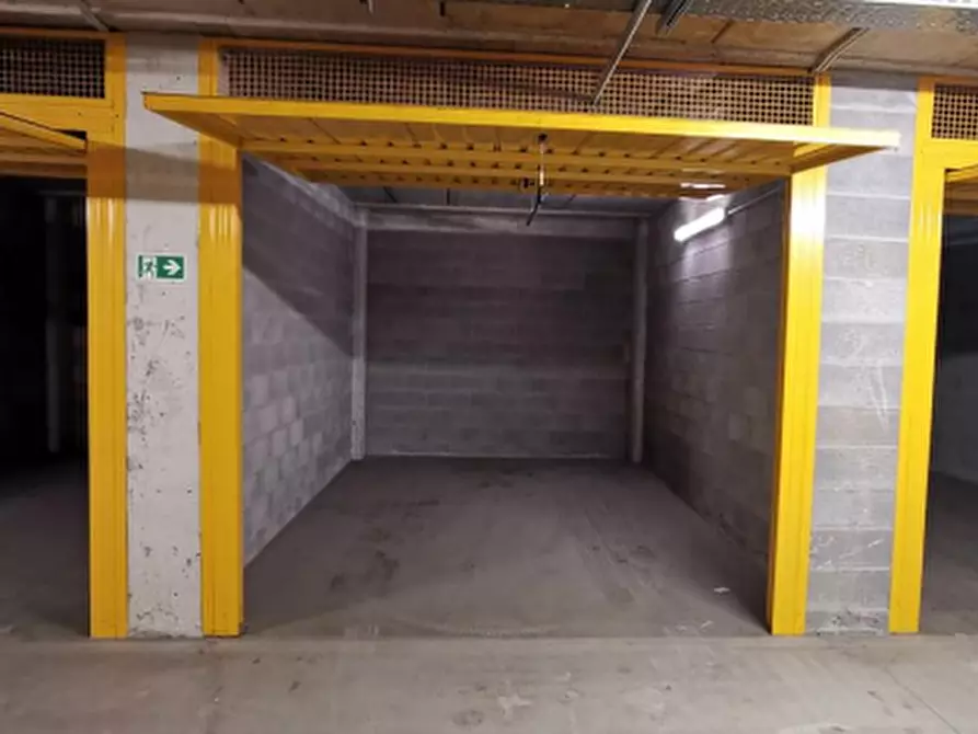 Immagine 2 di Garage in vendita  in Via Carlo Imbonati a Milano