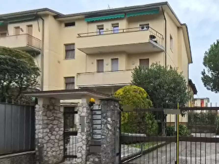 Immagine 1 di Appartamento in vendita  in Via Bertanza a Desenzano Del Garda