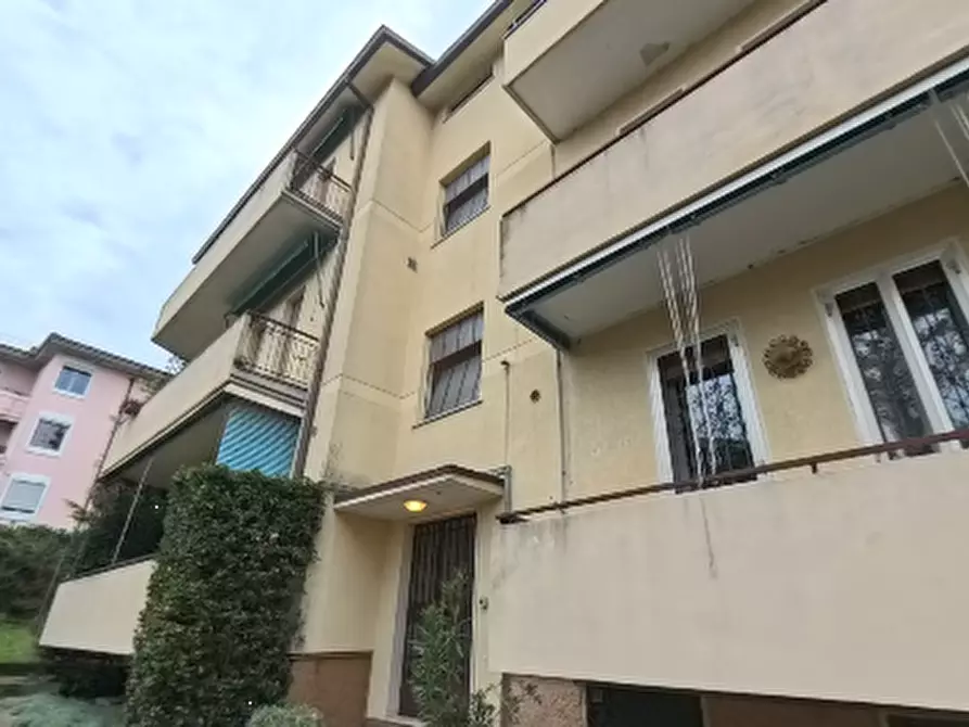 Immagine 3 di Appartamento in vendita  in Via Bertanza a Desenzano Del Garda