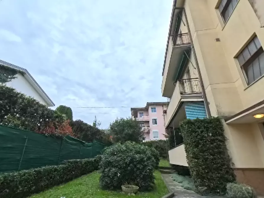 Immagine 4 di Appartamento in vendita  in Via Bertanza a Desenzano Del Garda