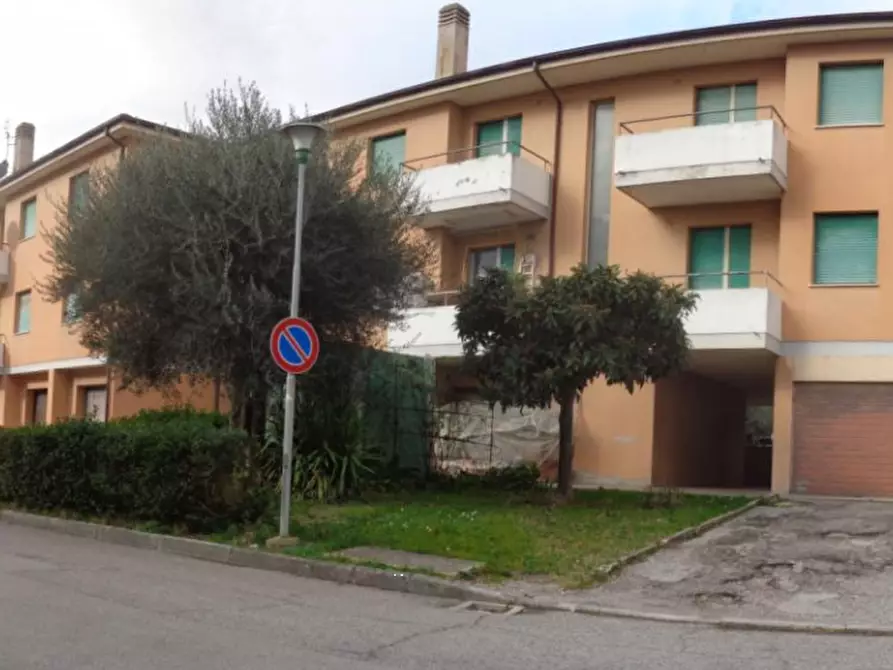 Immagine 1 di Appartamento in vendita  in Via Salici a Fossombrone