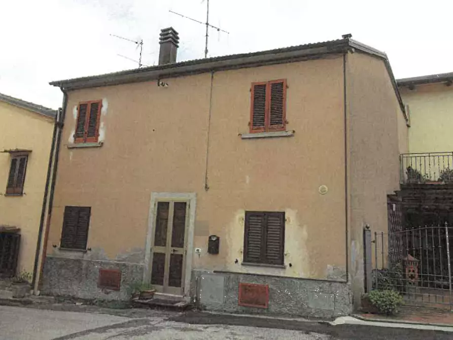 Immagine 1 di Casa indipendente in vendita  in Via Sant’Ippolito a Vernio
