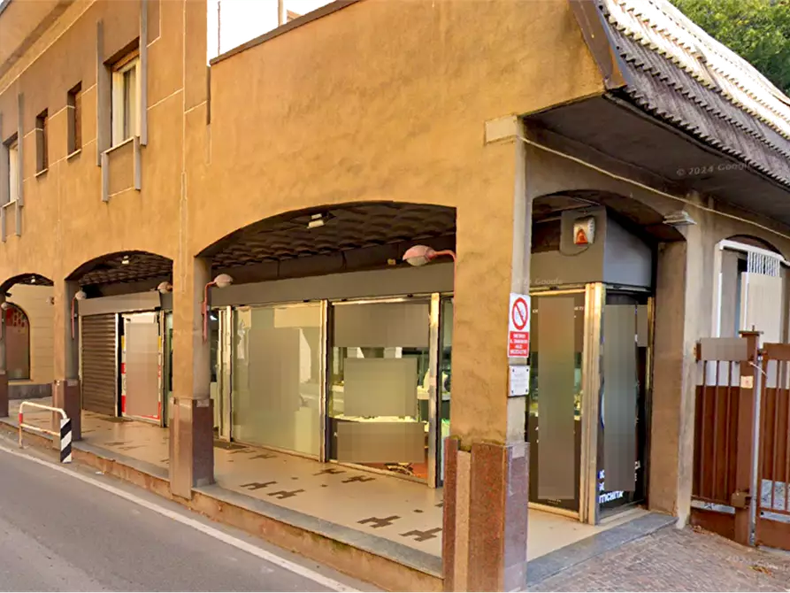 Immagine 2 di Negozio in vendita  in Via Porro  a Induno Olona