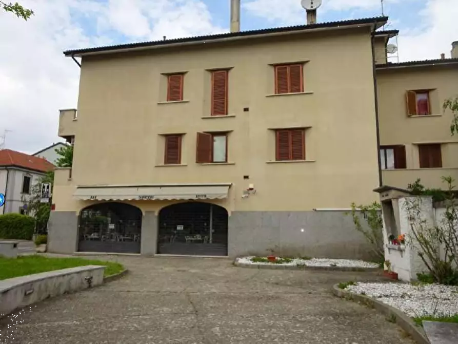 Immagine 1 di Negozio in vendita  in Viale Assunta a Cernusco Sul Naviglio