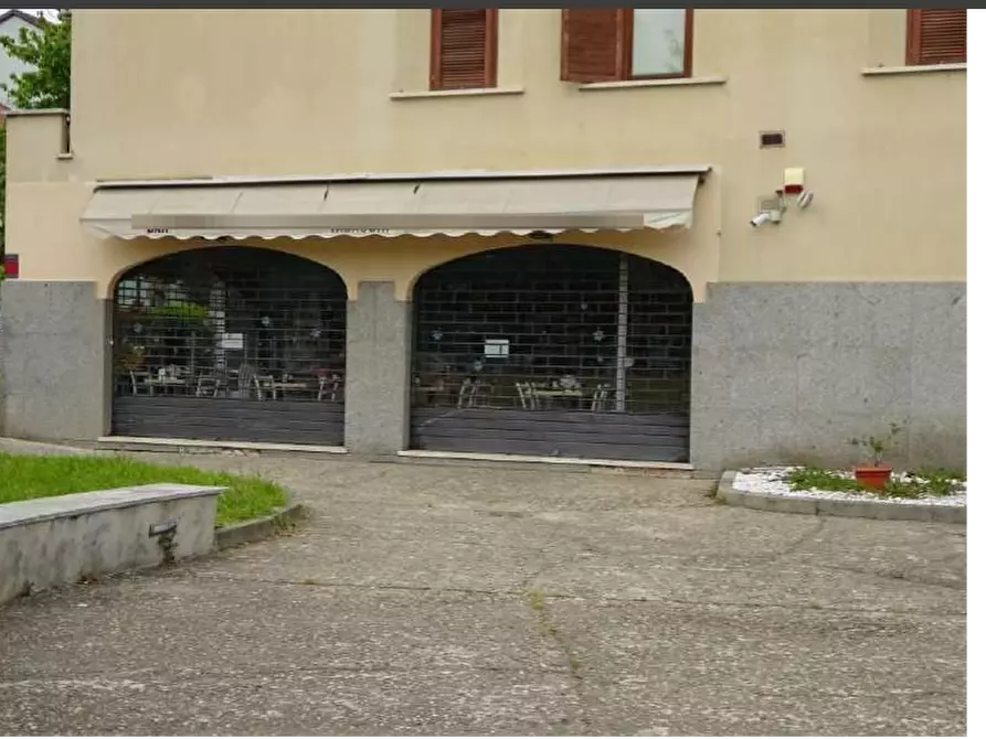 Immagine 3 di Negozio in vendita  in Viale Assunta a Cernusco Sul Naviglio