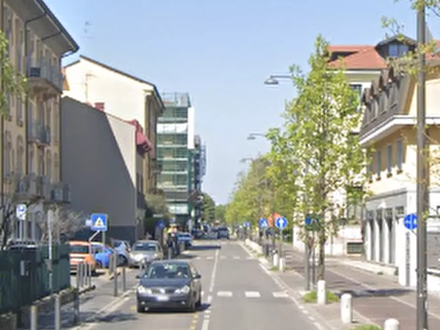 Immagine 4 di Negozio in vendita  in Viale Assunta a Cernusco Sul Naviglio