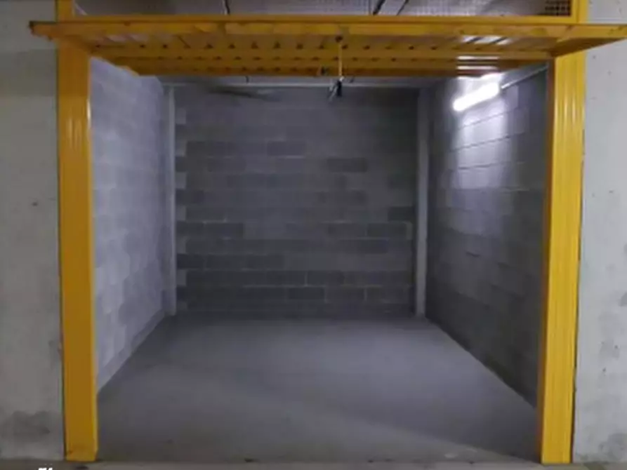 Immagine 2 di Garage in vendita  in Via Carlo Imbonati a Milano