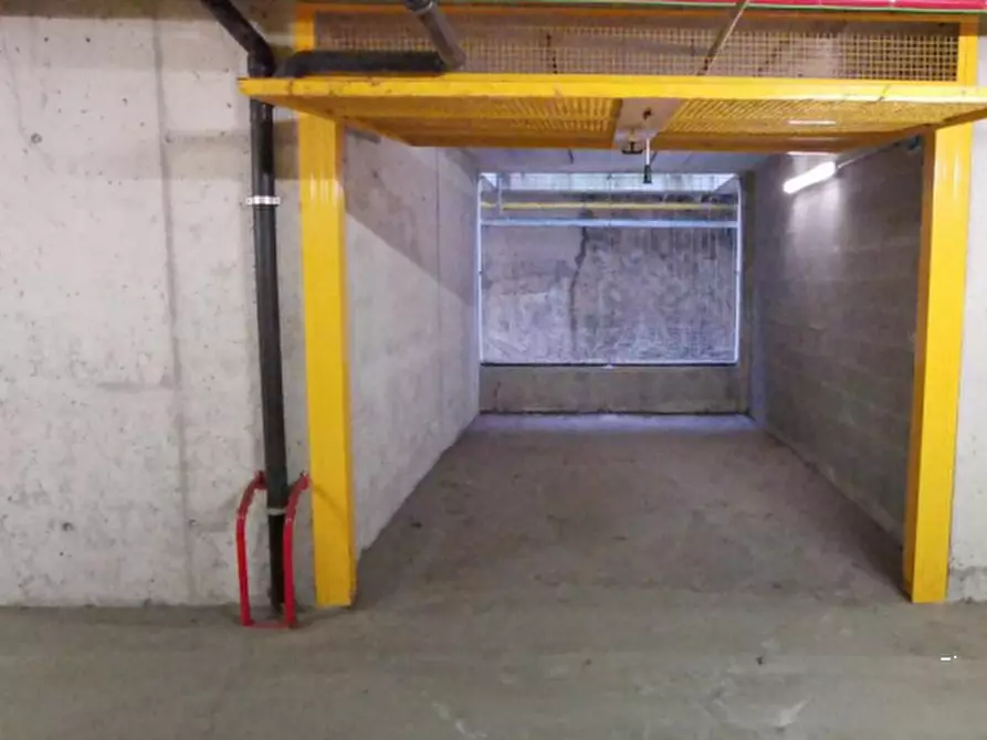 Immagine 3 di Garage in vendita  in Via Carlo Imbonati a Milano