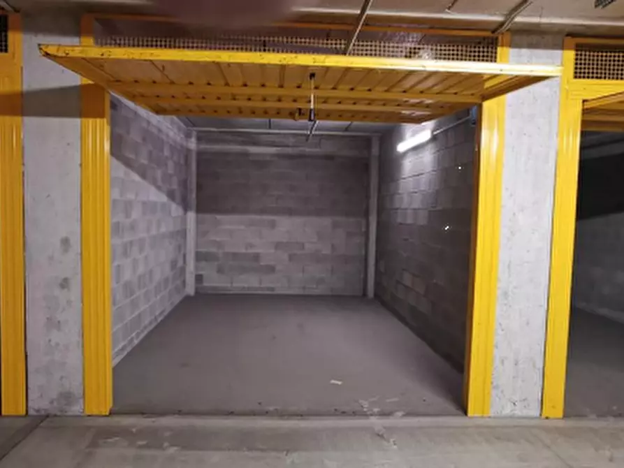 Immagine 3 di Garage in vendita  in Via Carlo Imbonati a Milano