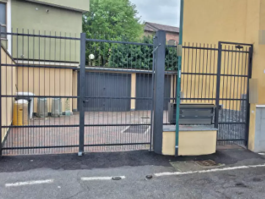 Immagine 1 di Garage in vendita  in Via Santa Marta  a Cologno Monzese